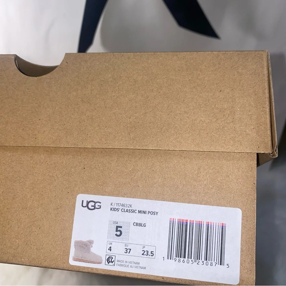 UGG Kids size 5 classic mini posy in cobble gray New in original box